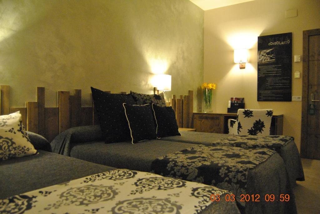 Santa Barbara Hotel Sant Corneli Room photo
