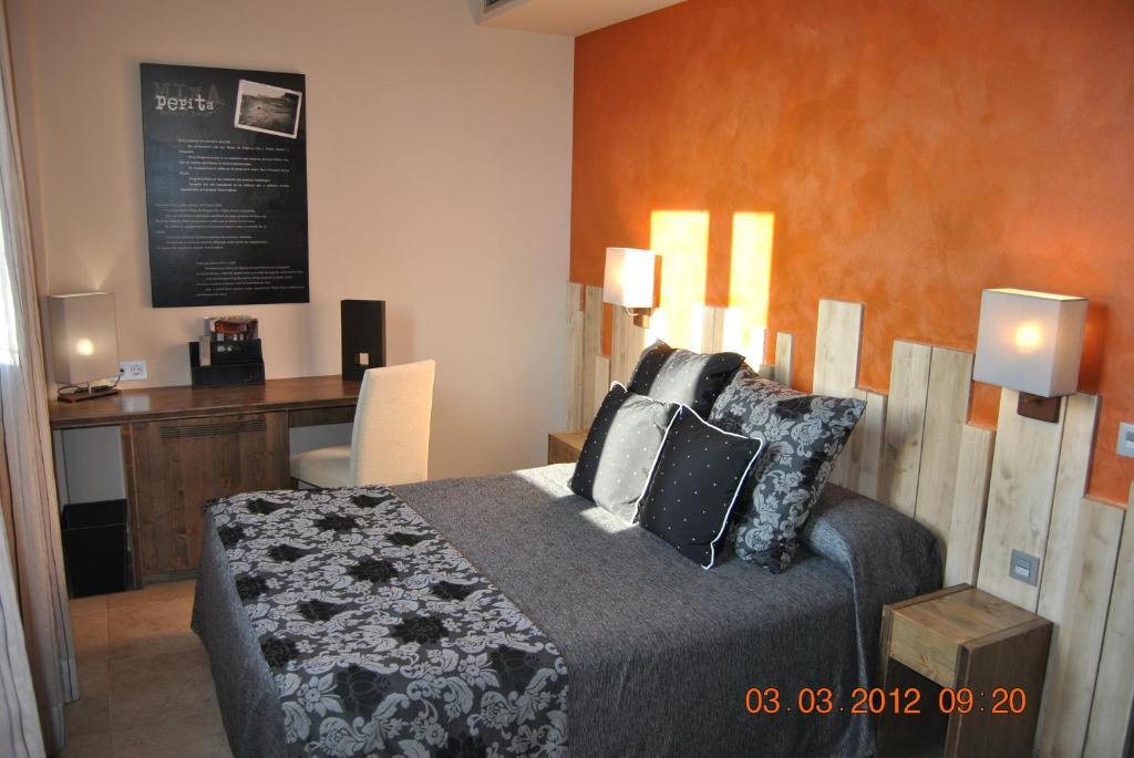 Santa Barbara Hotel Sant Corneli Room photo